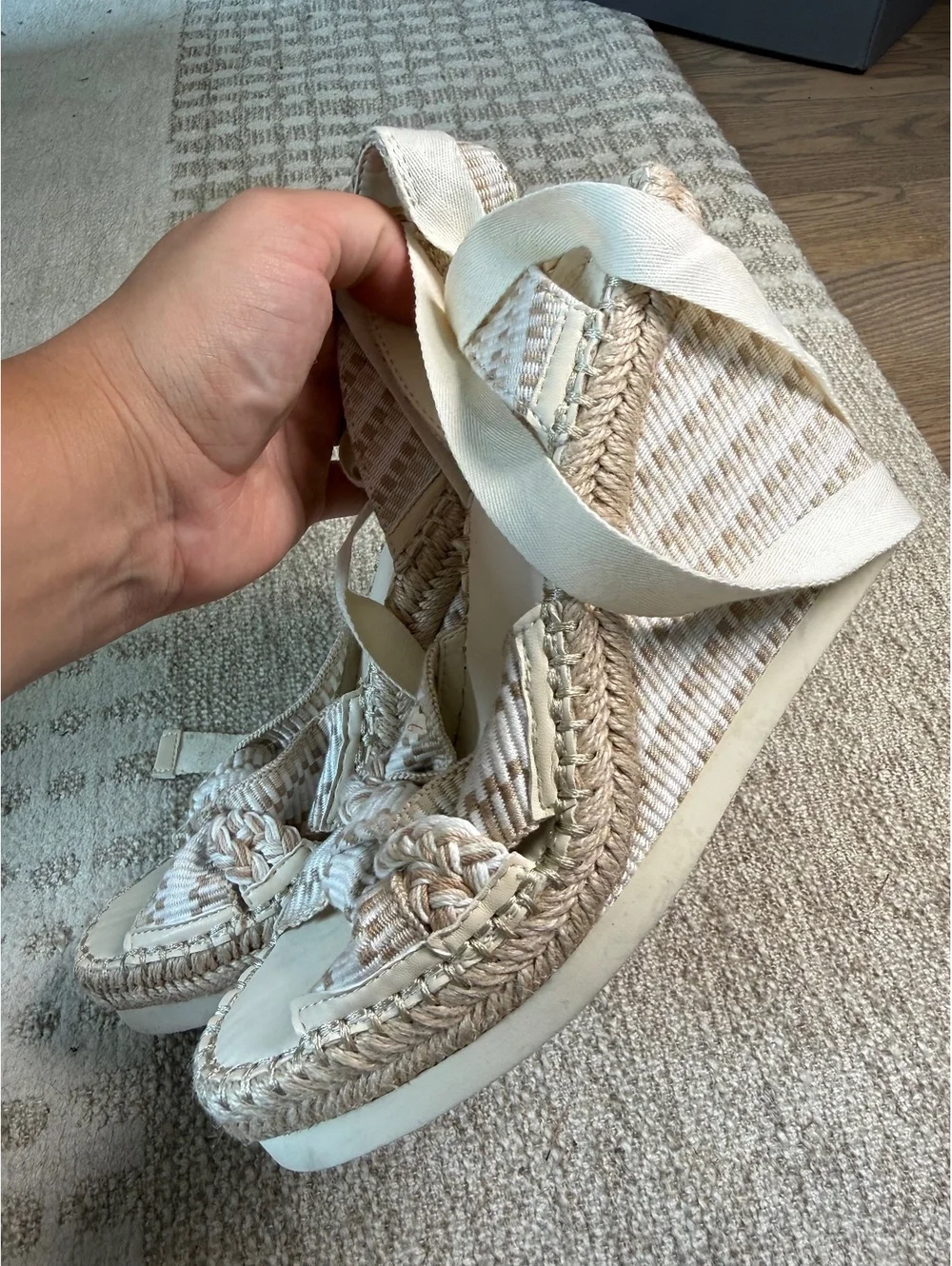 Vince Camuto Women's Beige and White Woven Espadrille Wedge Sandals Size 6